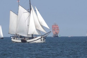 Jan Huygen mit vollem Segel auf der Hanse Sail Rostock